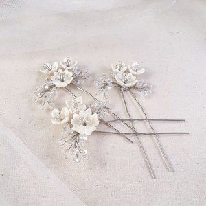 "Nina" White Flower Hairpin Set